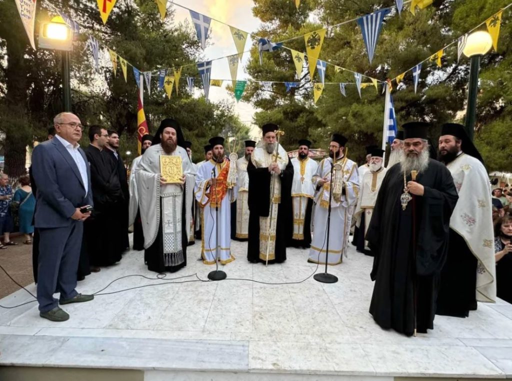 Λιτάνευση της Ιεράς Εικόνος της Αγίας Τριάδος στους δρόμους του Ηρακλείου Αττικής