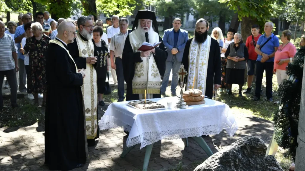 Episcopul Nicodim le-a pomenit pe victimele deportării în Bărăgan