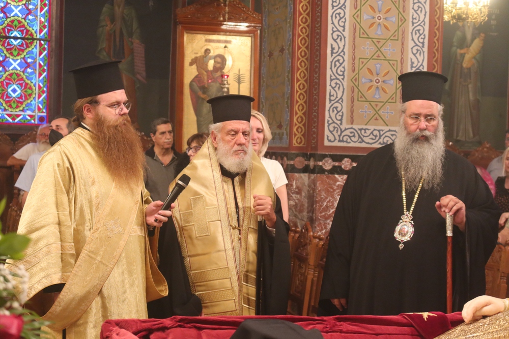 Τρισάγιο επί του σκηνώματος του μακαριστού Μητροπολίτη πρώην Κίτρους Αγαθονίκου τέλεσε ο Μητροπολίτης Σύρου