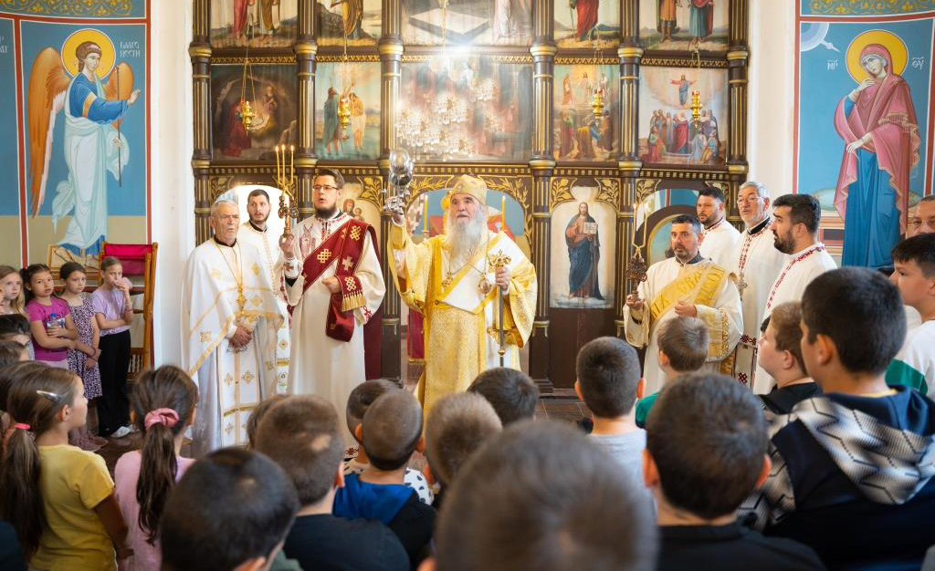 Освећени темељи новог храма у Обрежу