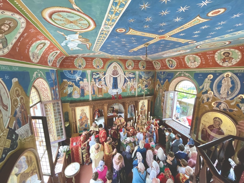 В швейцарском кантоне Тичино совершено великое освящение Покровского храма