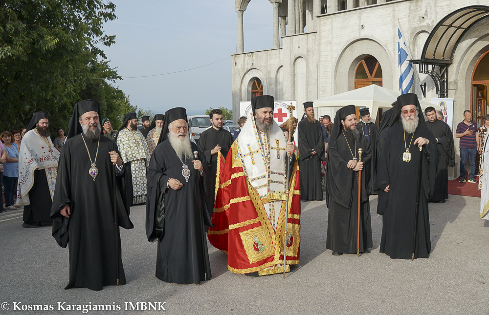 Βέροια: Πολυαρχιερατικός Εσπερινός του Αγίου Λουκά στην Παναγία Δοβρά