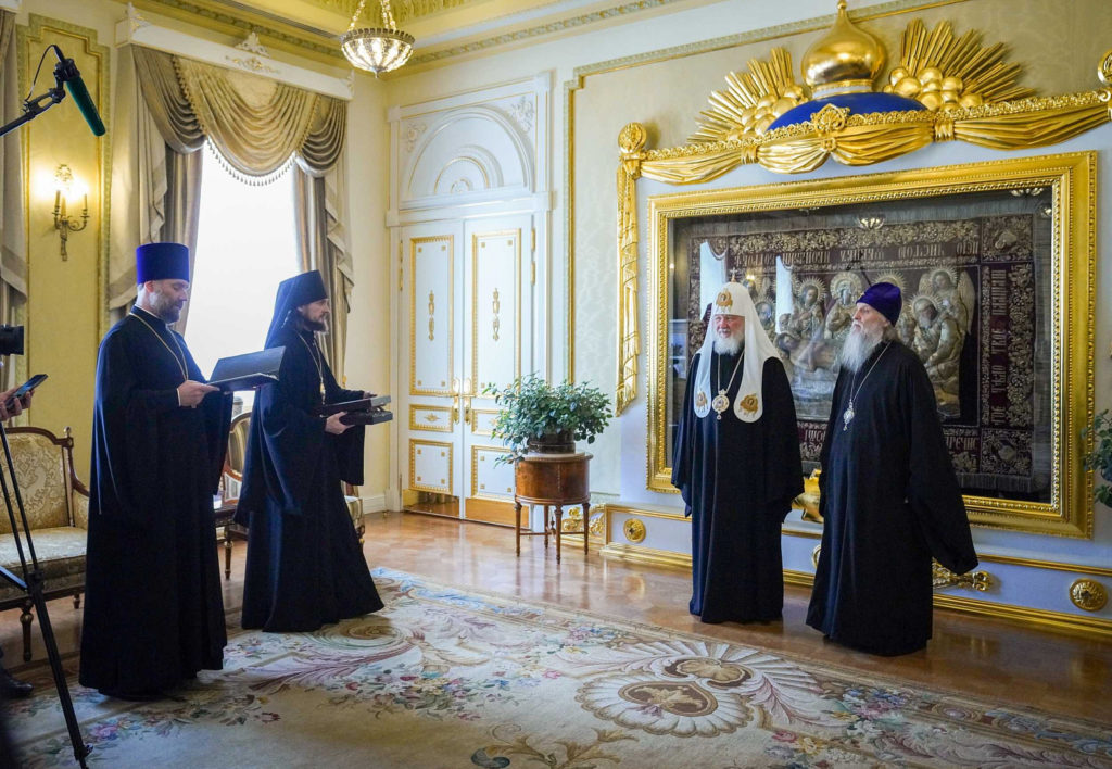 უწმინდესი პატრიარქი კირილე პატიმრობიდან გათავისუფლებულ ტულჩინისა და ბრაცლავის მიტროპოლიტ იონათანს შეხვდა