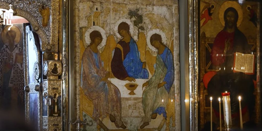 Святейший Патриарх Кирилл: Иконы должны быть в том месте, где они не «болеют»