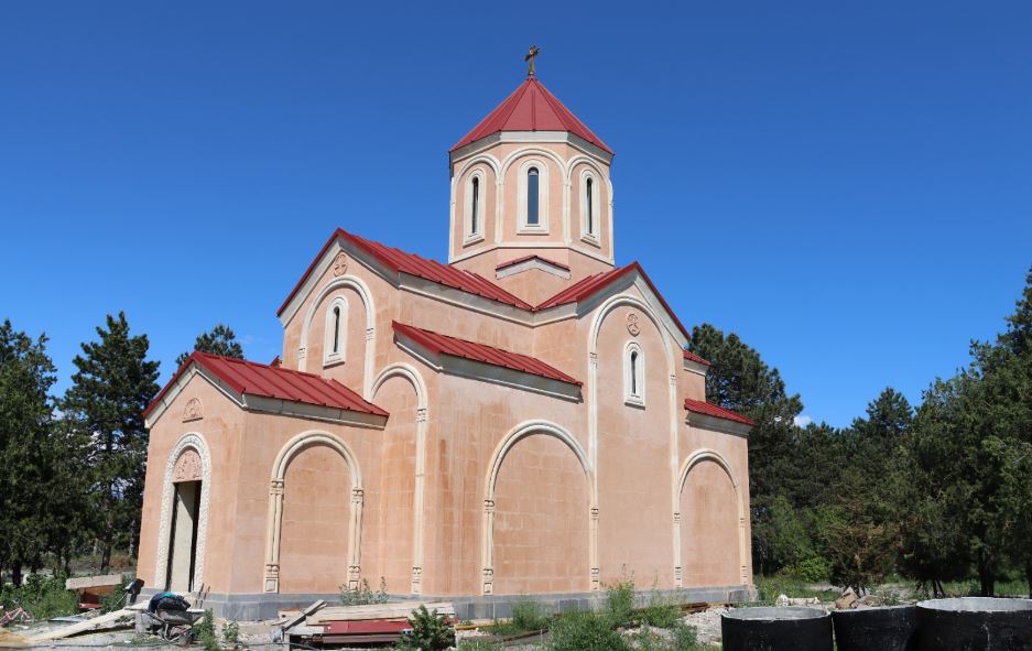 ტაძრის კურთხევა, დეკანოზის ხარისხში აყვანა და მღვდლად ხელდასხმა ურბნისისა და რუისის ეპარქიაში
