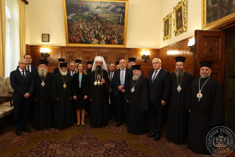 Среща на Българския патриарх Даниил и Св. Синод с председателя на Парламента и представители на парламентарните групи партии в 50-ото НС