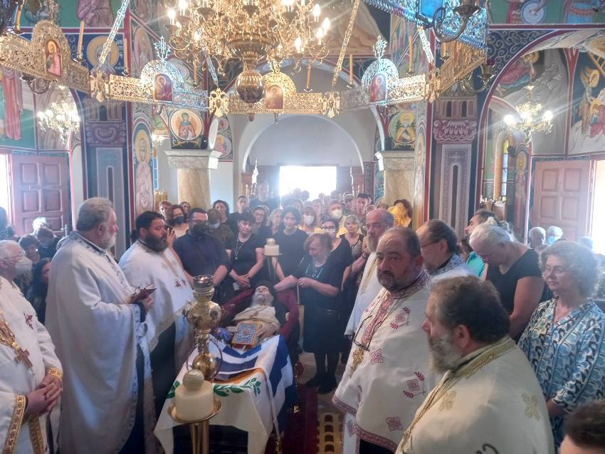 H Εξόδιος Ακολουθία του Αρχιμανδρίτου Γέροντος Χρυσάνθου (Παπα)Νικολάου «Μαχαιριώτου»