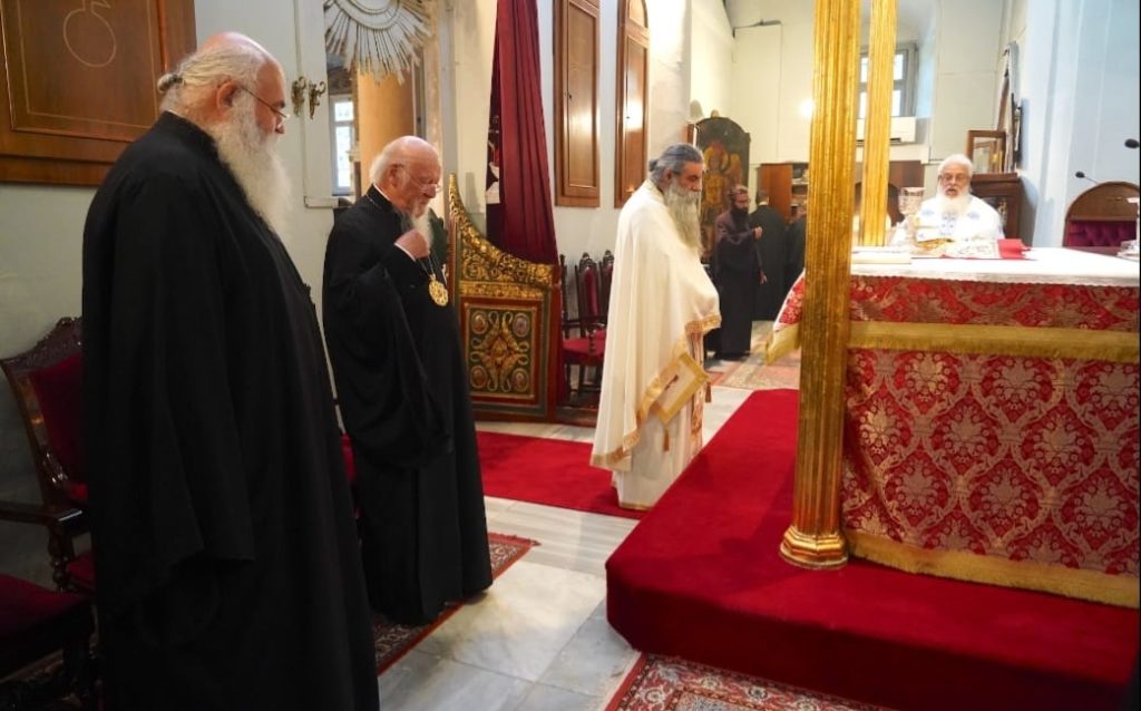 أبانا البطريرك المسكوني يصلي مع غبطة رئيس كنيسة قبرص ويرحب به