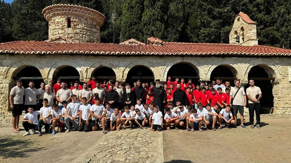 Përfundojnë 2 nga kampet e para të vajzave dhe të djemve për fëmijë, organizuar nga Kisha Orthodhokse Autoqefale e Shqipërisë.