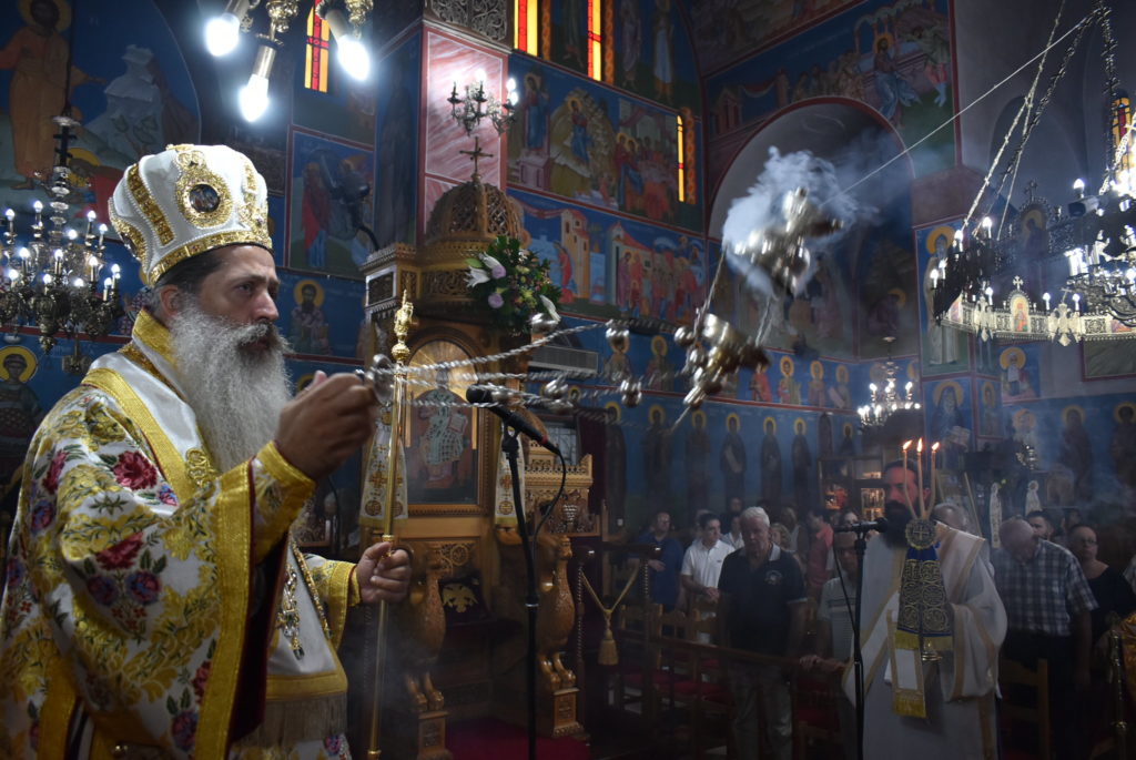 Ο Φθιώτιδος Συμεών στον πανηγυρίζοντα Μητροπολιτικό Ναό Αγίου Παντελεήμονος Καμένων Βούρλων