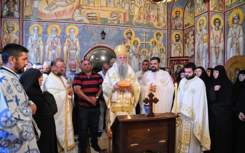 Слава манастира Свете Петке на Гостиљу мартинићком, богослужио Митрополит Јоаникије