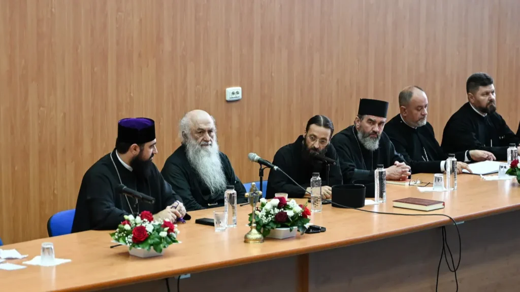 Arhimandritul Zaharia Zaharou le-a vorbit clericilor din Episcopia Devei despre preoție și responsabilitate pastorală