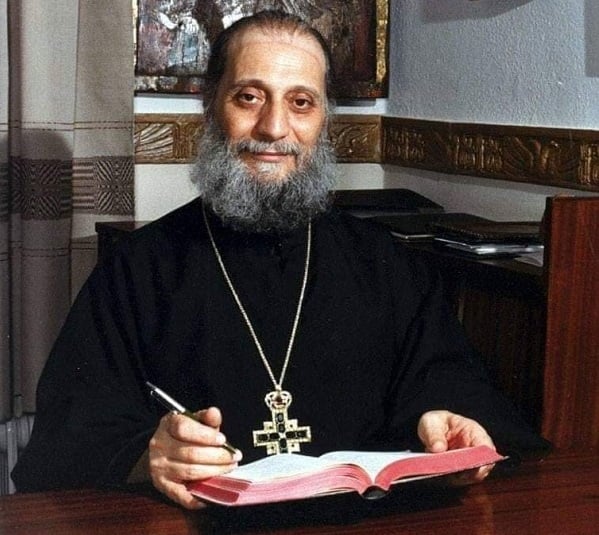 Γέροντας Αρχιμανδρίτης Αιμιλιανός: Αγάπη, λεπτότητα και ευγένεια μέσα στην Εκκλησία. Παραδείγματα από παλαιούς και νέους αγίους!