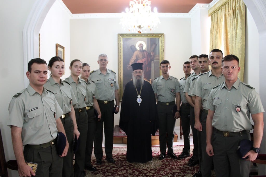 Επίσκεψη Ανθυπολοχαγών του ΚΕΤΧ Πατρών στον Μητροπολίτη Πατρών