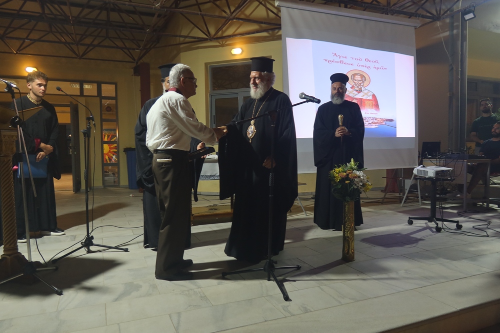 Ο Ι.Ν. Αγίου Νικολάου Άνω Γαυρίου τίμησε τους Ιεροψάλτες και την ευεργέτιδά του