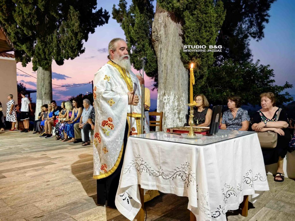 Η εορτή της Αγίας Παρασκευής στο ιστορικό εκκλησάκι στους πρόποδες του Παλαμηδίου