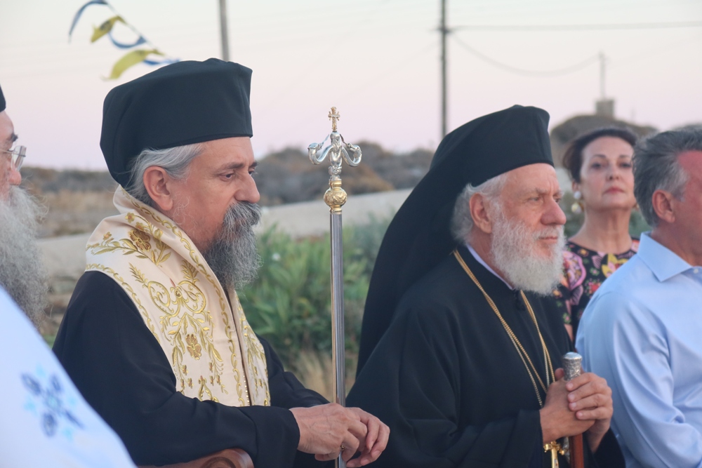 Δισαρχιερατικός Εσπερινός του Αγίου Νικοδήμου στη Μύκονο