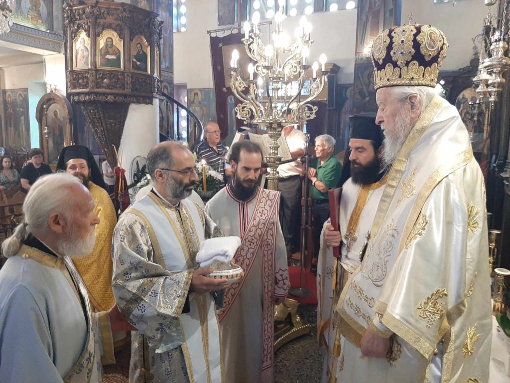 Χειροτονία διακόνου από τον Μητροπολίτη Καρυστίας και Σκύρου Σεραφείμ