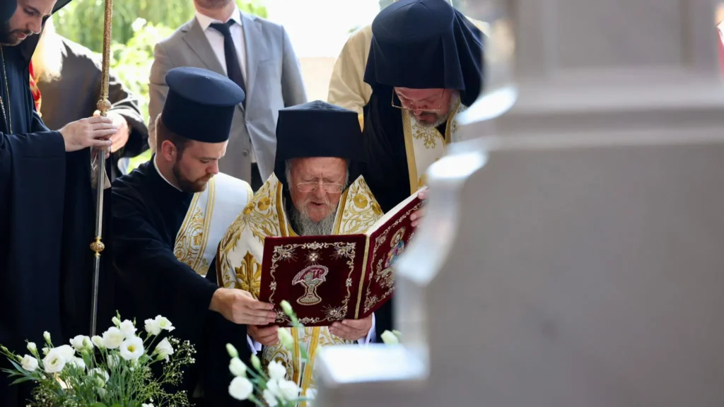 Patriarhul Ecumenic a înălțat rugăciuni la mormântul fostului Patriarh al Bulgariei