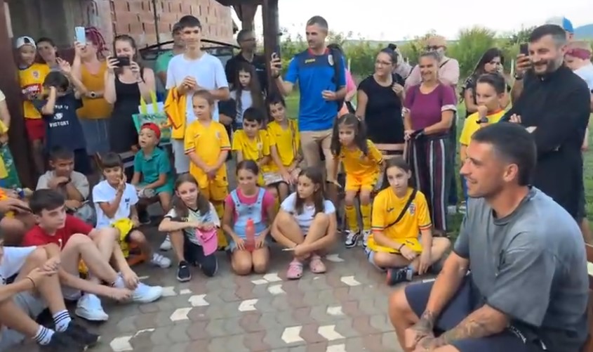 O αρχηγός της Εθνικής Ρουμανίας στην Ενορία του Αγίου Νεκταρίου στην Άλμπα Ιούλια