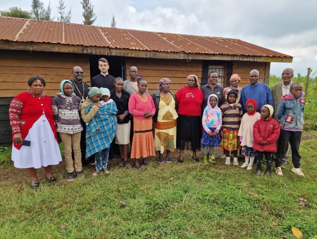 Представитель ОВЦС провел беседу с прихожанами храма великомученика Георгия в Кении