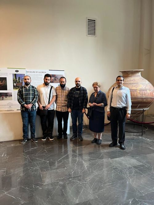 ოქროს ფონდის ძველი და ახალი ექსპოზიციების დათვალიერება