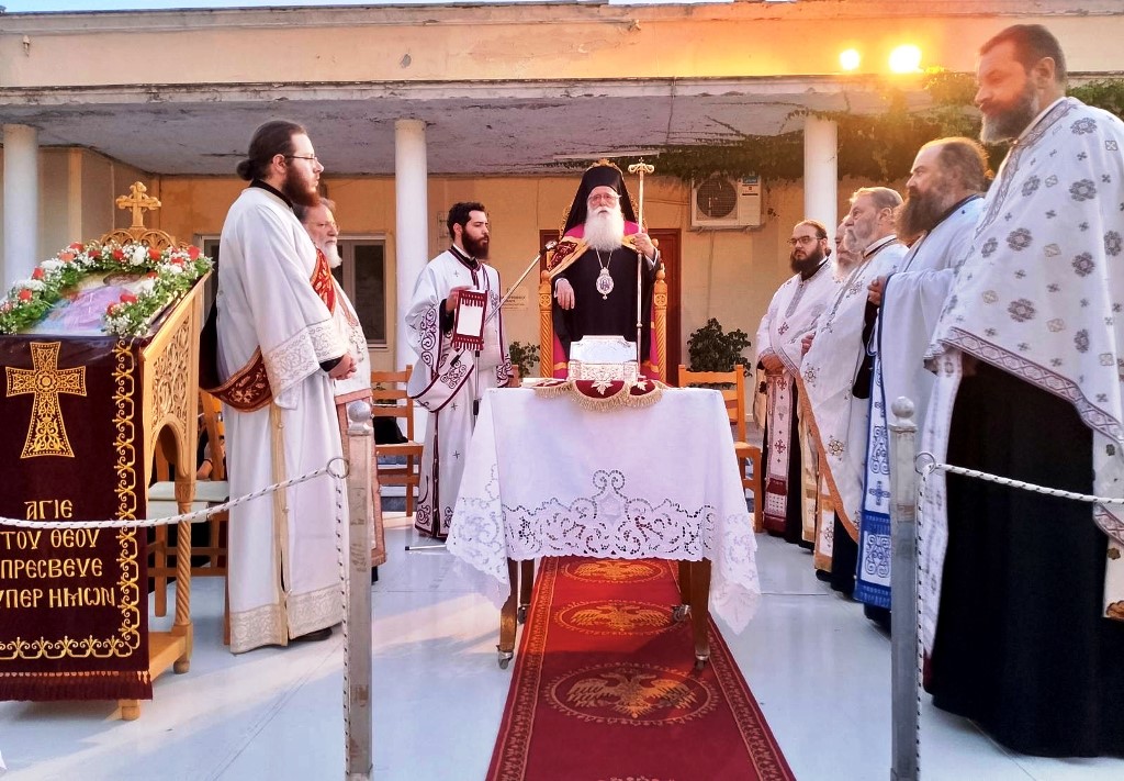 Ο Δημητριάδος Ιγνάτιος στοv πανηγυρίζοντα Ι.Ν. Αγίου Παντελεήμονος Ορφανοτροφείου Βόλου