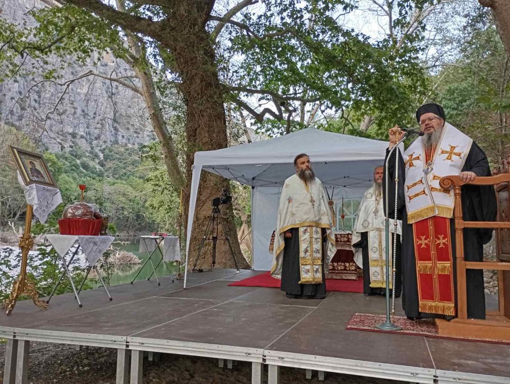 Τέμπη: Πανηγυρικός Εσπερινός Αγίας Παρασκευής στο «πληγωμένο» ομώνυμο Προσκύνημα, σχεδόν ένα χρόνο μετά τις πλημμύρες στη Θεσσαλία