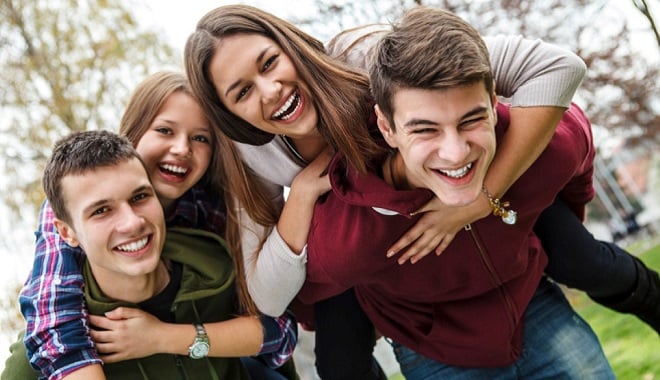 Οι παρέες – Του Πρωτοπρεσβύτερου Θεμιστοκλή Μουρτζανού