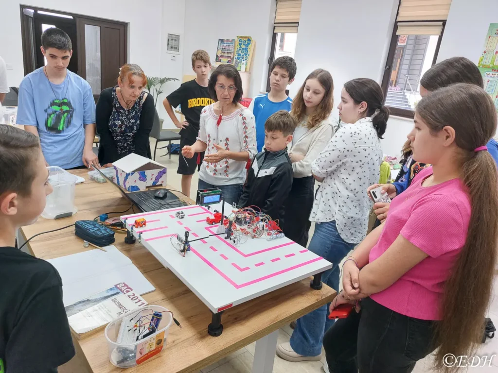 Cateheză, matematică și robotică pentru tineri, la o parohie din Deva