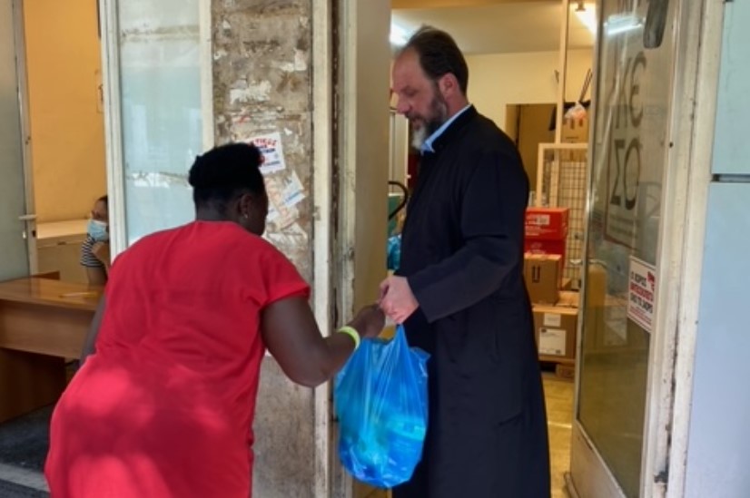 Τρόφιμα και είδη πρώτης ανάγκης σε εκατοντάδες ωφελούμενους του ΚΕΣΟ