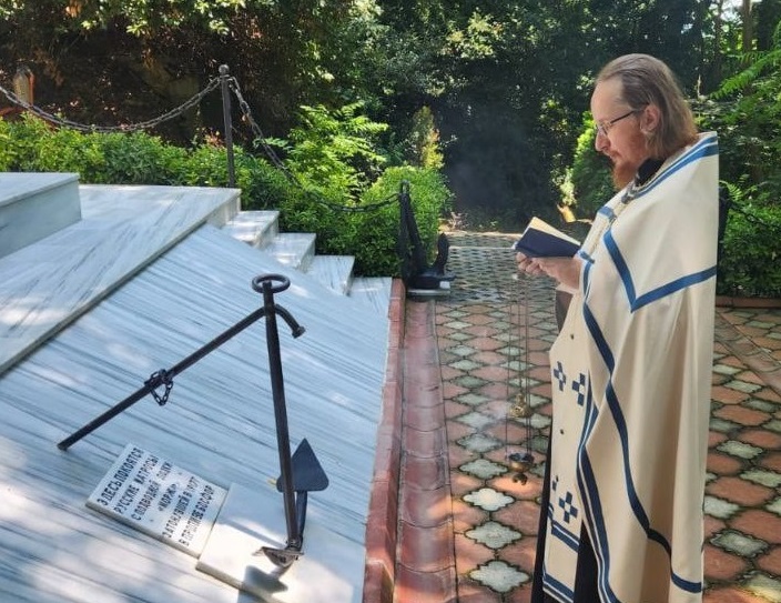 В Стамбуле почтили память погибших в 1917 году в проливе Босфор российских моряков