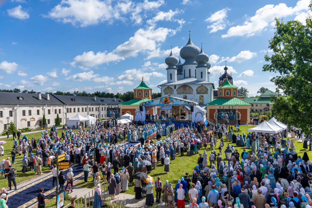 Святейший Патриарх Кирилл возглавил торжества в Тихвине по случаю 20-летия возвращения Тихвинской иконы Божией Матери в Россию