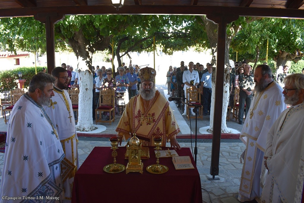 Ο Μητροπολίτης Μάνης στο στρατόπεδο ΚΕΕΜ Γυθείου