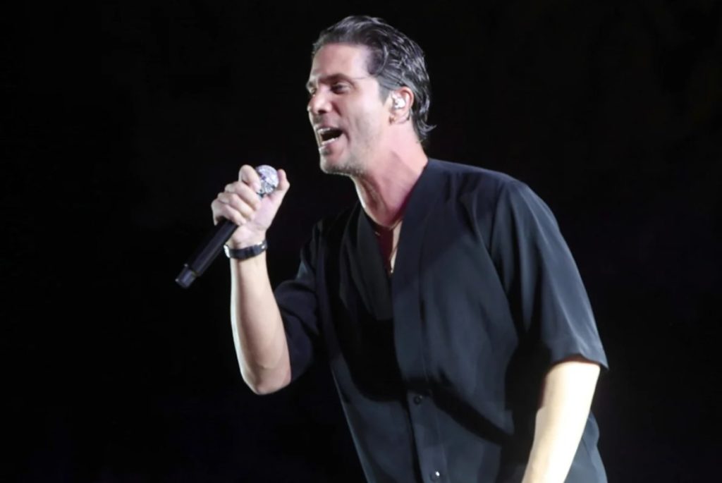 Ο Νίκος Οικονομόπουλος ομολογεί την Πίστη του μπροστά στο κοινό του (ΒΙΝΤΕΟ)