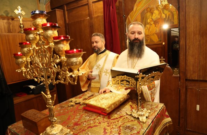 Започна празничното богослужение в Синодния параклис “Св. цар Борис-Михаил” преди избора на новия Български патриарх