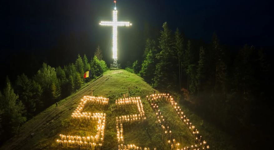 Retragere cu torțe: Militarii și structurile Ministerului de Interne l-au omagiat pe Sf. Ștefan cel Mare la Putna