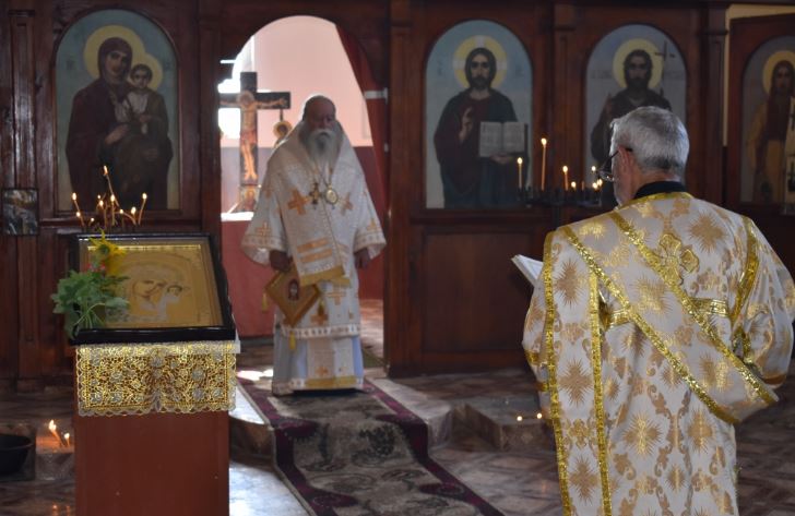 Храмов празник и архиерейска св. Литургия в с. Баховица
