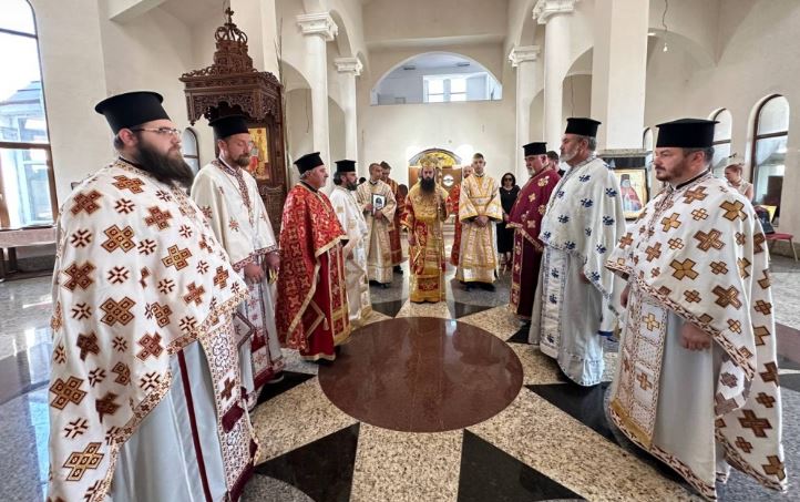 Архиерейско богослужение и освещаване на новото архиерейско наместничество в Бургас