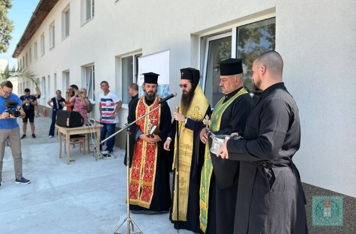 Сливенският митрополит Арсений освети новите общежития на Бургаския затвор