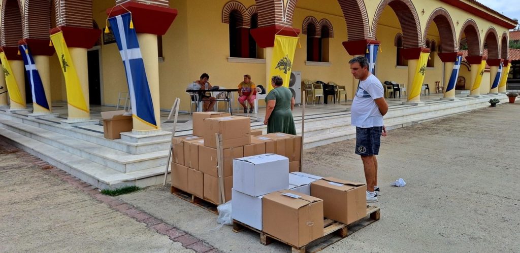 Διανομή δεμάτων-τροφίμων από την Μητρόπολη Μαρωνείας