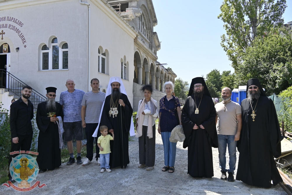 Българският патриарх Даниил отслужи празничен водосвет при новостроящия се храм „Св. Стефан“ в столичния Южен парк