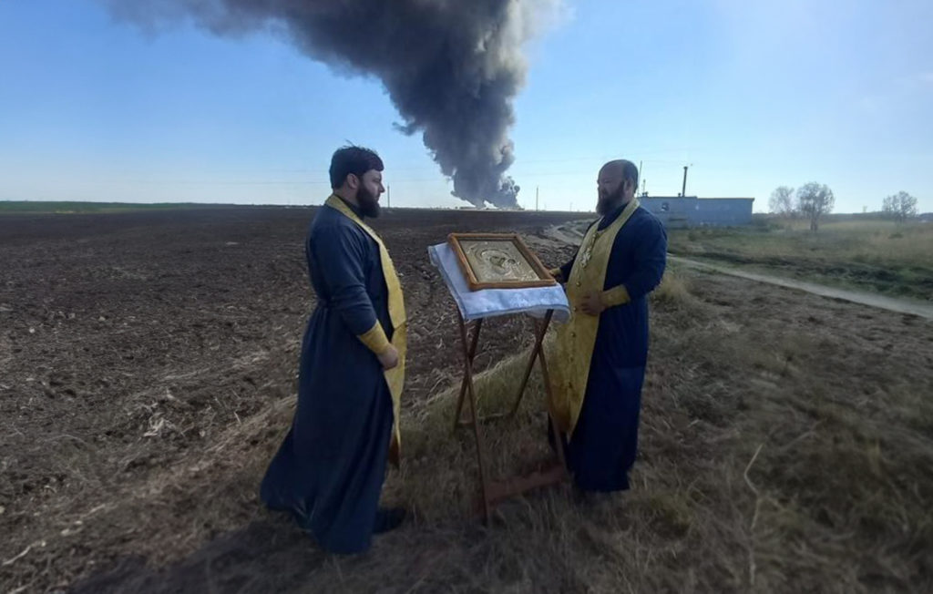 Ρωσία: Μια εικόνα της Παναγίας στην κατάσβεση της «φωτιάς του πολέμου»