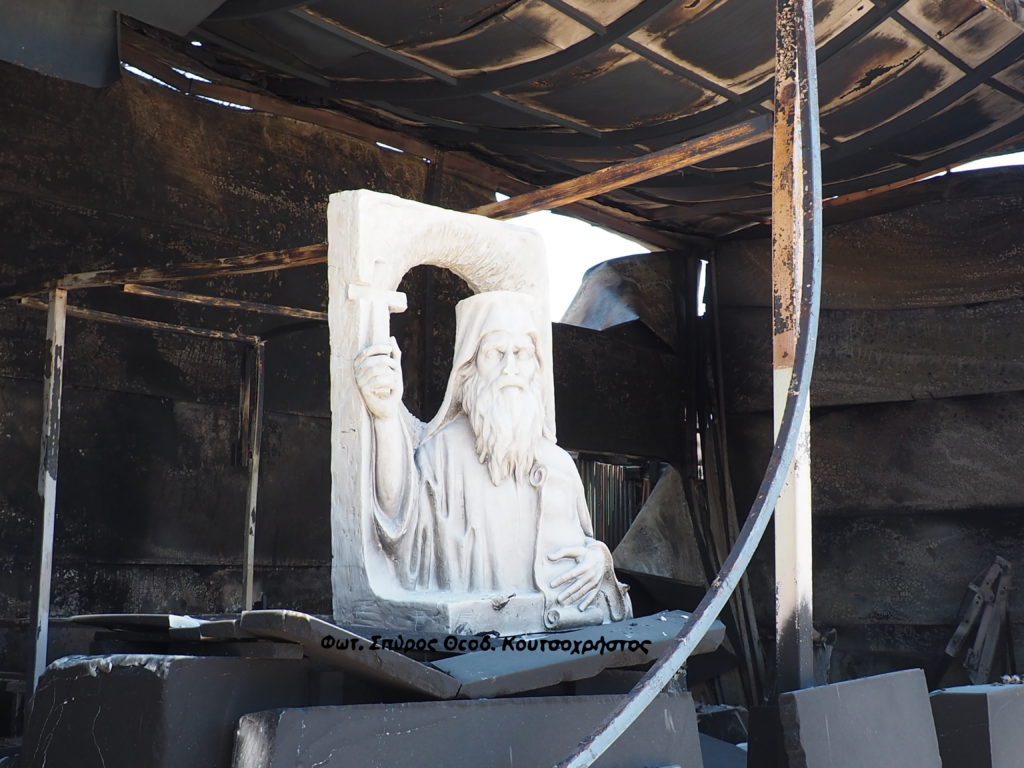 Όρθια η προτομή του Αγίου Σοφιανού μετά την πυρκαγιά της Βορειοανατολικής Αττικής