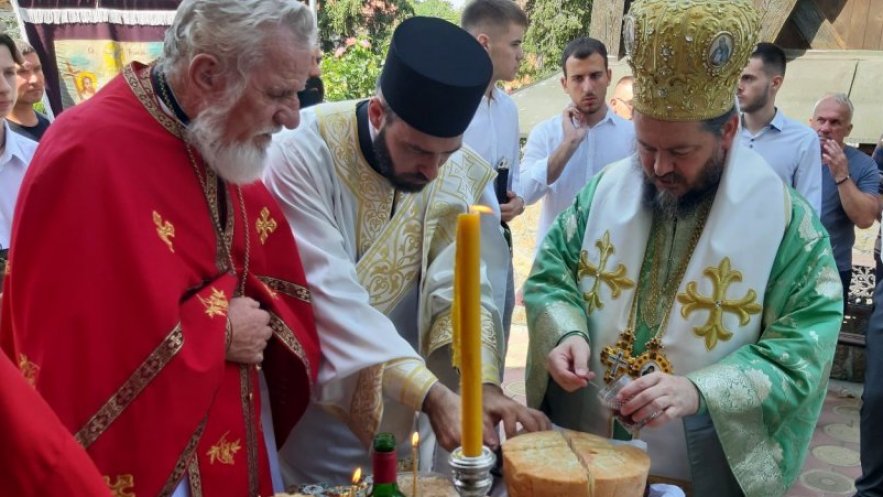 Литургијски прослављена слава храма у Малом Пожаревцу – Епископ Доситеј: Молимо се да сачувамо истинску веру у овим тешким временима (ФОТО/ВИДЕО)