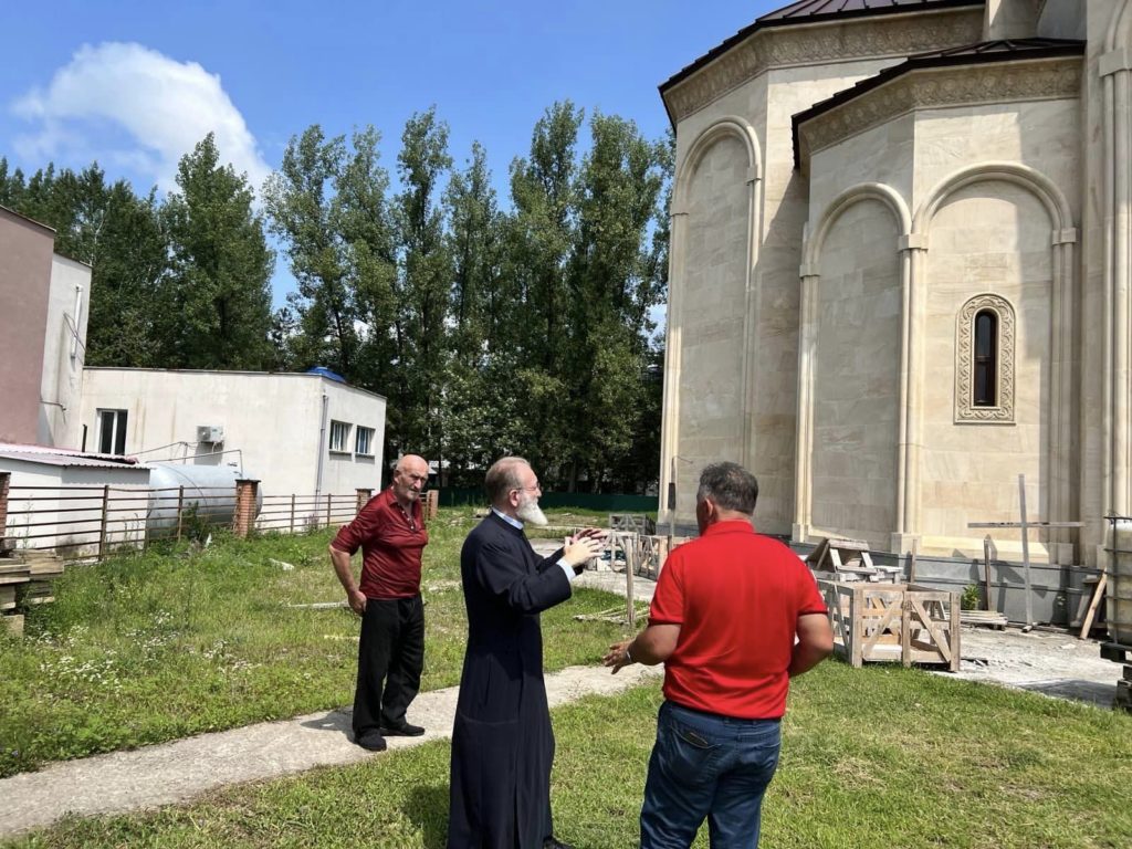 წმინდათა ახალმოწამეთა სახელობის მშენებარე ტაძრის მონახულება.