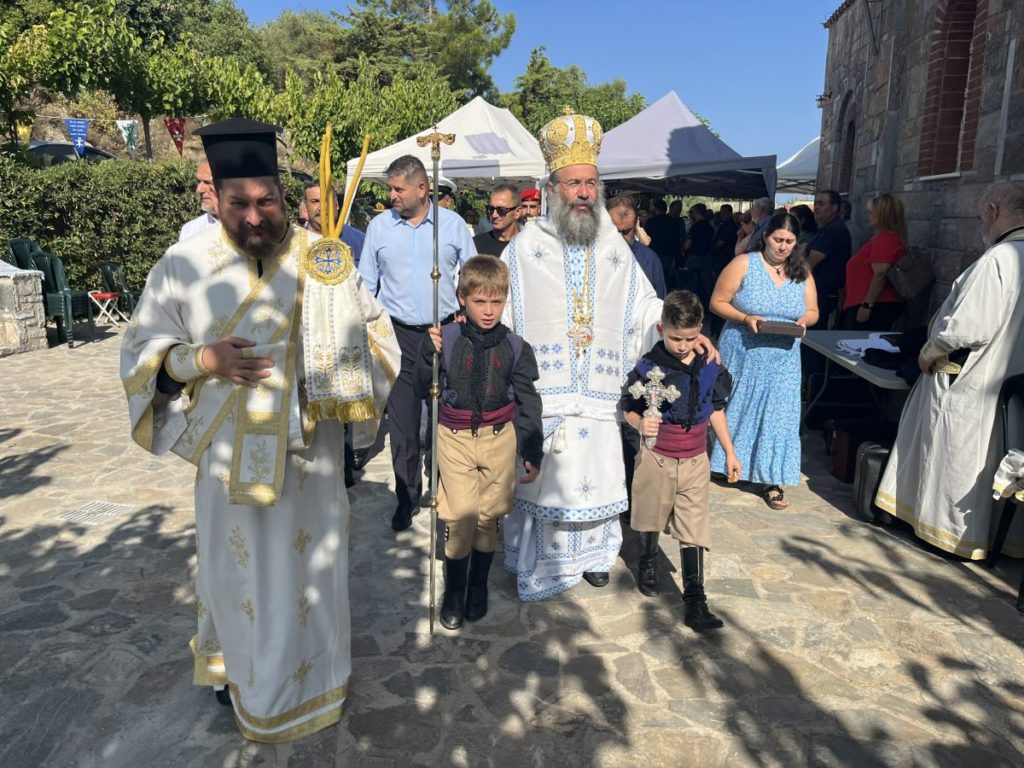 Ο Μητροπολίτης Ρεθύμνης στη γενέτειρα του Αγίου Αθανασίου του Πατελάρου, στο χωριό Αξός Μυλοποτάμου