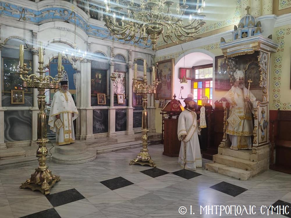 Ο Μητροπολίτης Χρυσόστομος λειτουργός στον Μητροπολιτικό Ναό Αγίου Ιωάννου Σύμης