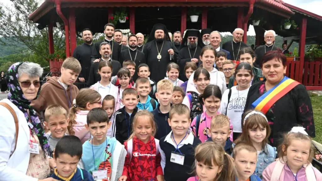 Starețul Mănăstirii Voivodeni a primit Crucea Sălăjană de sărbătoarea Schimbării la Față