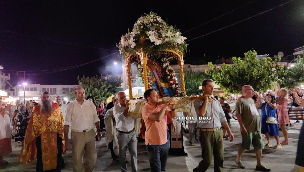 Λιτάνευση της ιεράς εικόνας των Αγίων Αδριανού και Ναταλίας στο Δρέπανο Αργολίδας